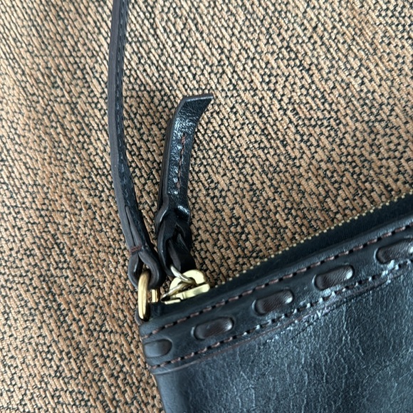 Dooney & Bourke small wristlet black with brown stitching in mint condition - Picture 4 of 9